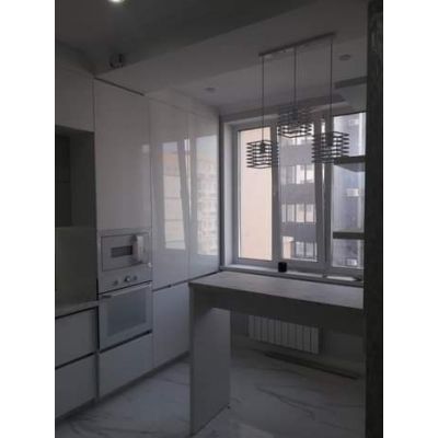 Bucatarie alba moderna cu bar Acasa la comanda design individual pret accesibil, livrare , credit , transfer, mobila moderna